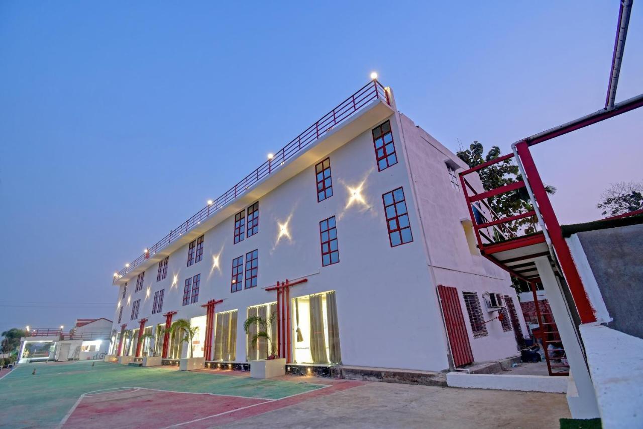 Отель Oyo Townhouse 779 Gods County Тарапит Экстерьер фото