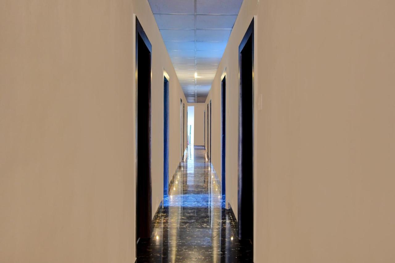 Отель Oyo Townhouse 779 Gods County Тарапит Экстерьер фото