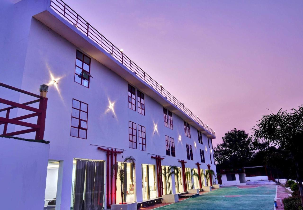 Отель Oyo Townhouse 779 Gods County Тарапит Экстерьер фото