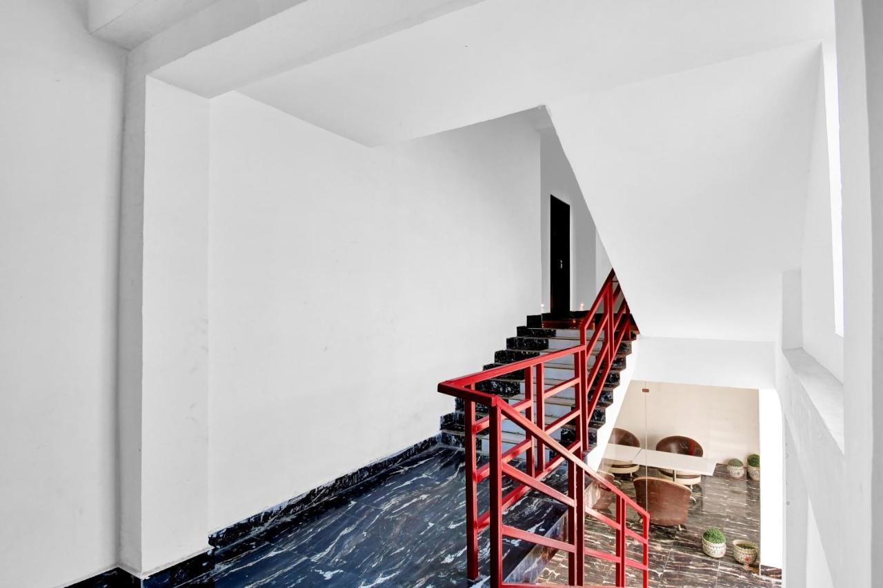 Отель Oyo Townhouse 779 Gods County Тарапит Экстерьер фото